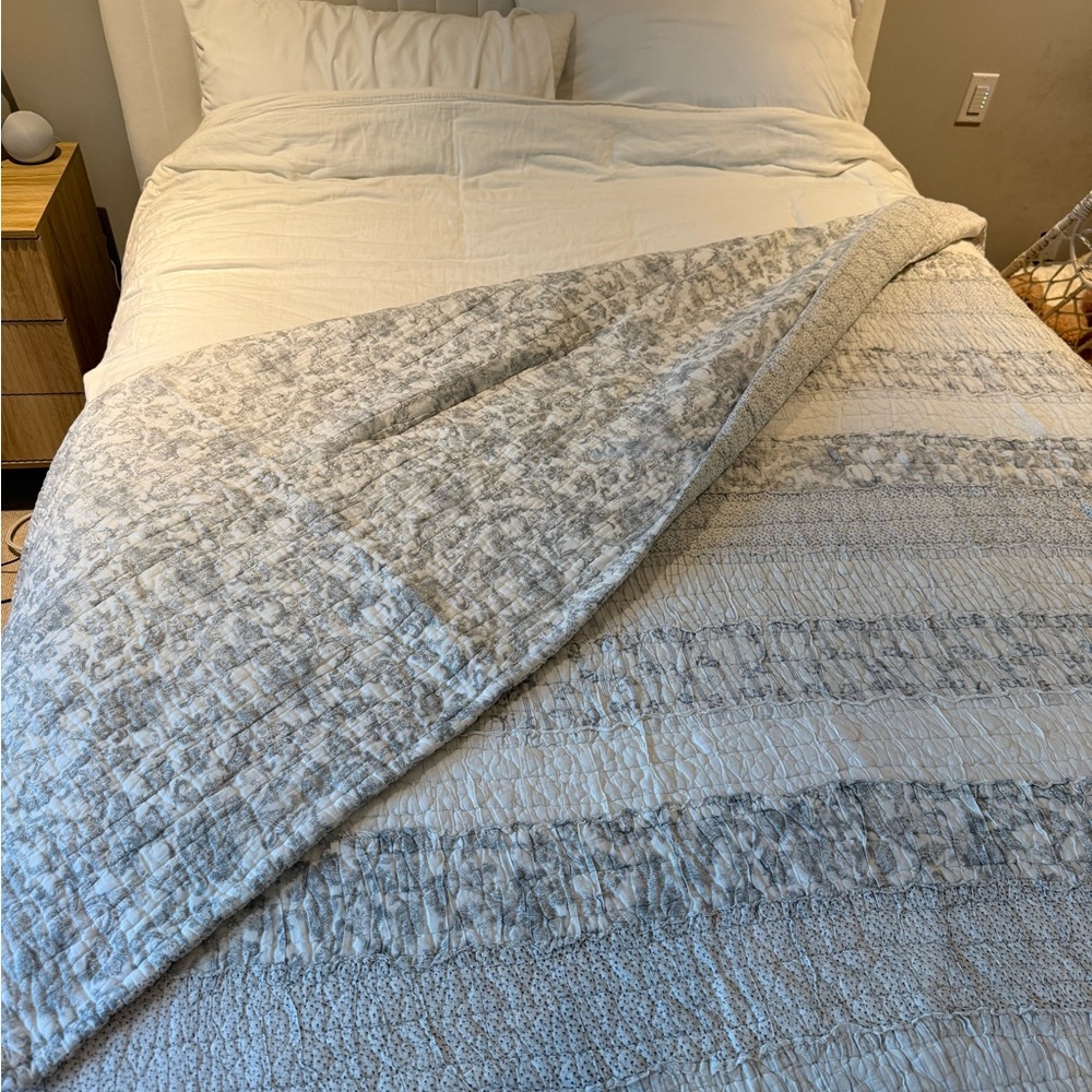 Pottery Barn Double Sided Quilt - Picture 11 of 12